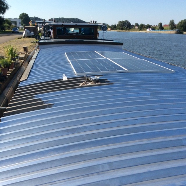 panneaux solaires peniche kairos